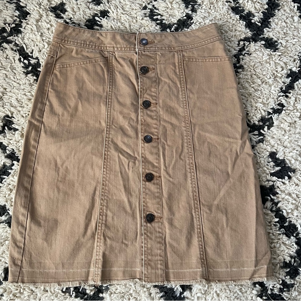 Old Navy Khaki Tan Fringe skirt. Size 1 (small)